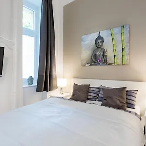  Apartment The Duesseldorfer, 1 Bedroom 1 Living Up To 4 People